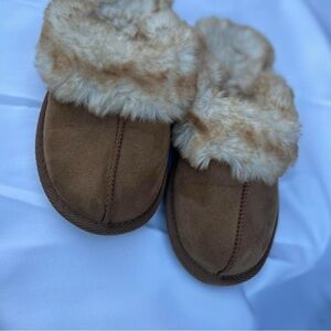 Source Unknown Brown Kids Slippers with Faux Fur